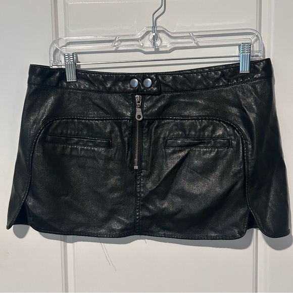 Silence + Noise Megan Faux Leather Moto Micro Mini Skirt Black Medium UO - Picture 9 of 11